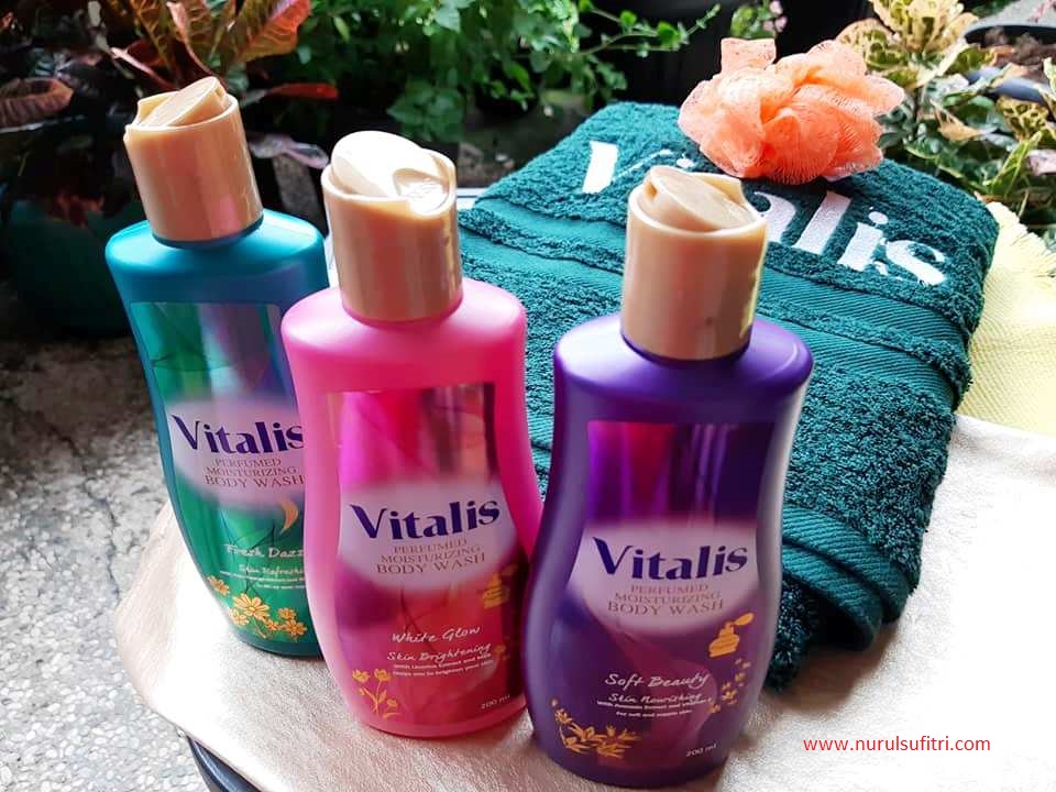 tips manfaat menikmati sensasi mandi parfum vitalis perfumed moisturizing body wash saat traveling review sabun cair nurul sufitri lifestyle blogger