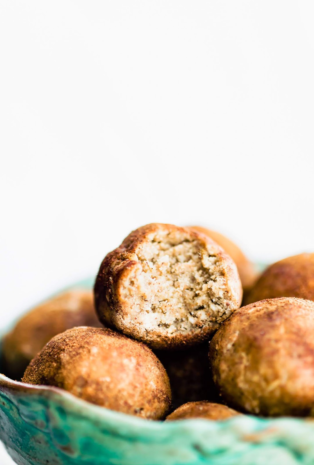 cinnamon vanilla protein breakfast bites {no bake, gluten free, vegan