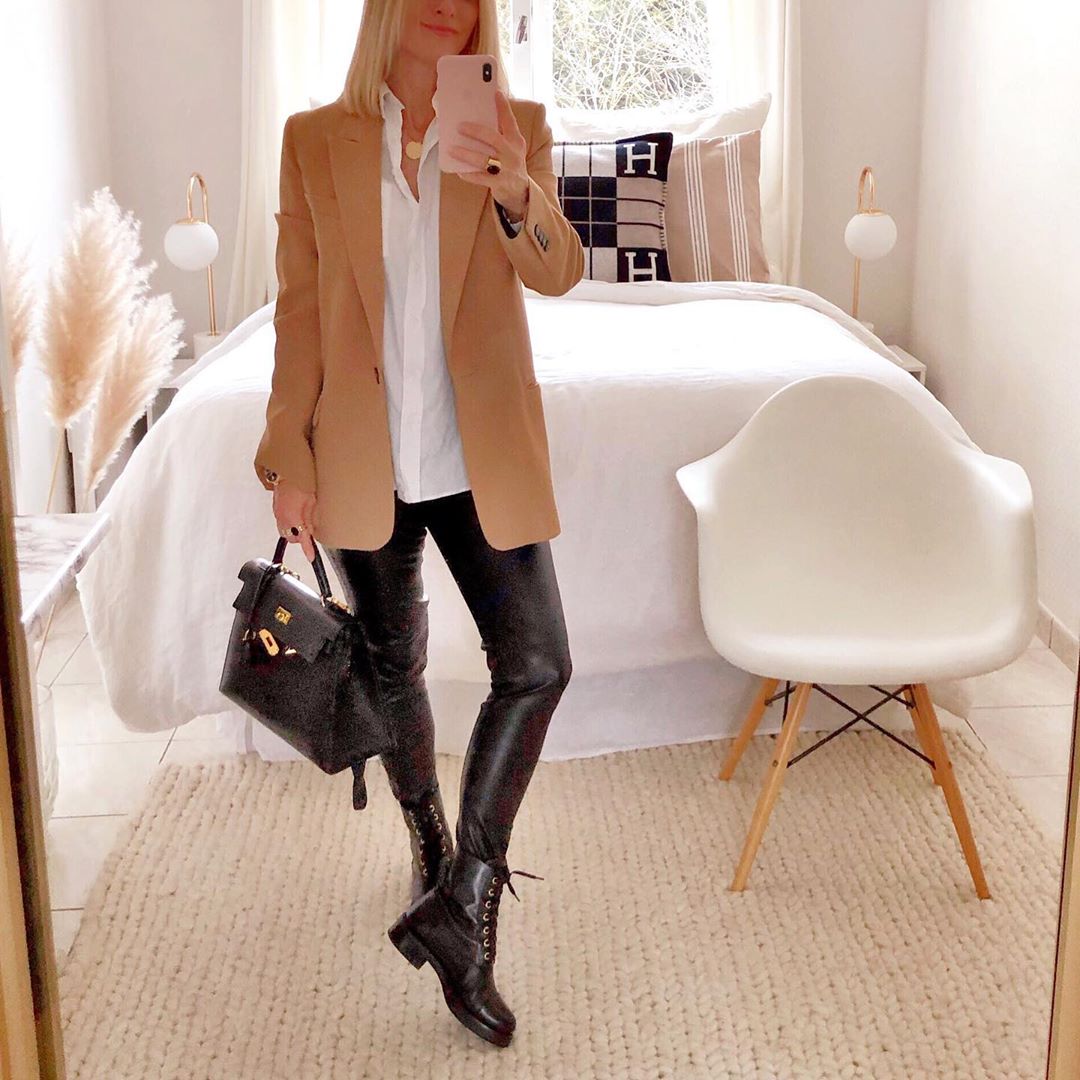 A Casual-Chic Way to Style Faux Leather Leggings for Fall