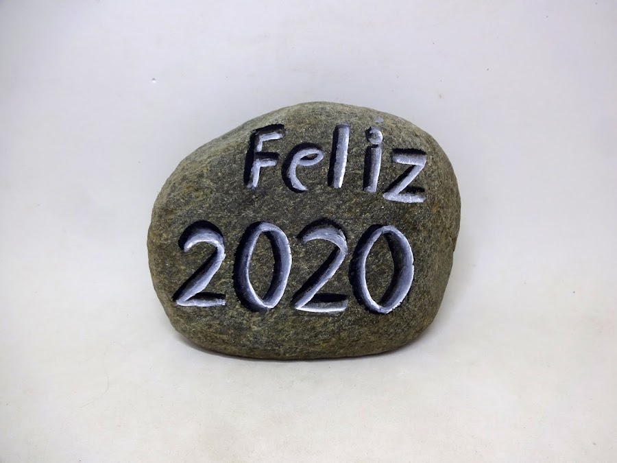 COMO PINTAR PIEDRAS CON LETRAS CON RELIEVE PASO A PASO