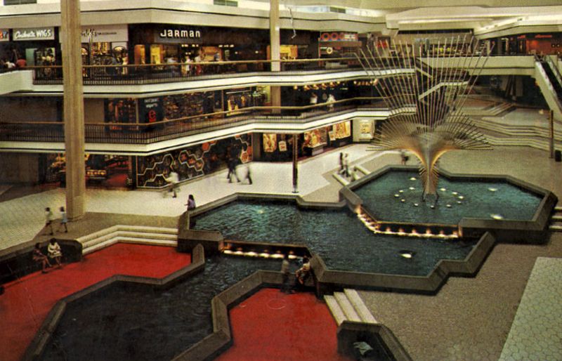 Malls of America: Topanga Plaza Shopping Center