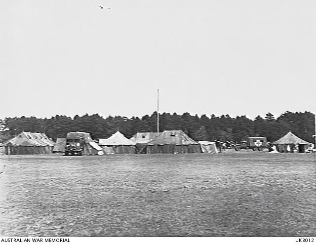 Bild Celle, Germany, C.194506, A ground view of tents and ambulance