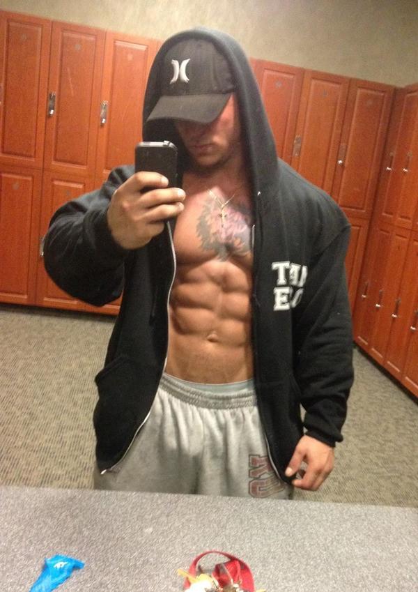 strong-muscular-bodybuilder-dilf-sixpack-abs-lockerroom-selfie-open-shirt-beefy-daddy