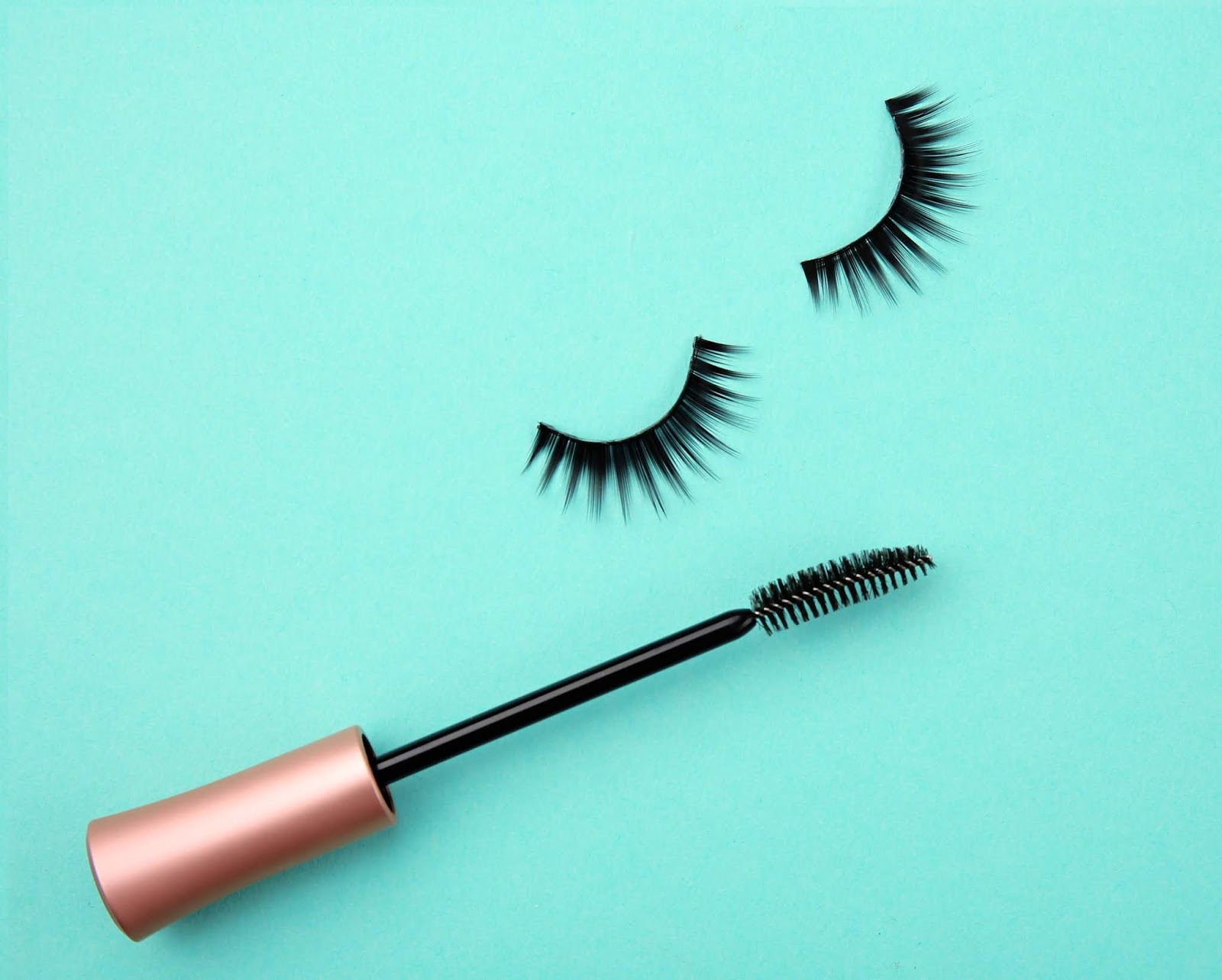 False Eyelashes vs. Eyelash Extensions Which is Better? Call Me Liz