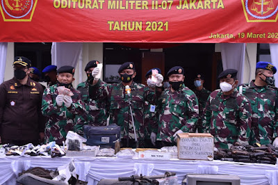TNI Musnahkan Barang Bukti Perkara Tindak Pidana Militer