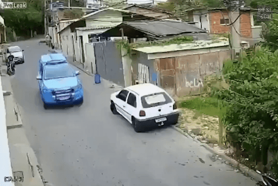 도둑잡는 브라질 경찰 - 꾸르