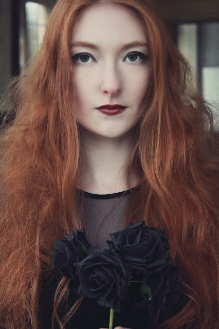 Echoes In Your Heart : Photoshoot: Graphic Pre-Raphaelite Fashion