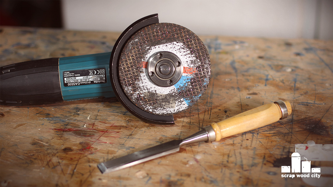 scrap wood city Sharpening a chisel with the angle grinder Quick and