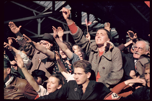 1938. Счастливые австрийцы приветствуют Адольфа Гитлера во время кампании по аншлюсу, присоединению Австрии к Германии. / Austrians cheer Adolf Hitler during his 1938 campaign, before the Anschluss, to unite Austria and Germany.
