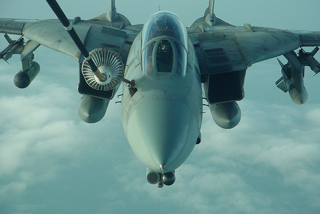 F-14D_VF-2_Refueling_Phoenix_Sidewinders