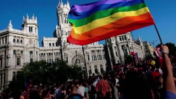 El puño y la pluma: el movimiento LGTBI se moviliza contra el fascismo y la homofobia institucional 
