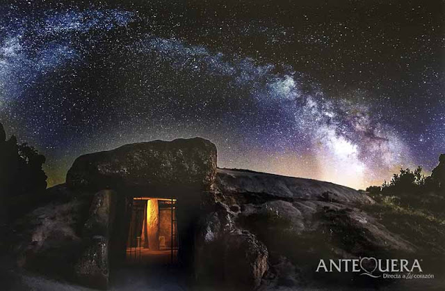 Una espectacular fotografía nocturna del Dolmen de Menga gana el certamen Luz de Luna