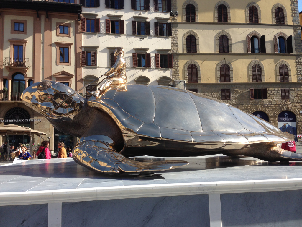 Kalemime Kuvvet FloransaSignoria Meydanı’ndaki Dev Kaplumbağa Heykeli