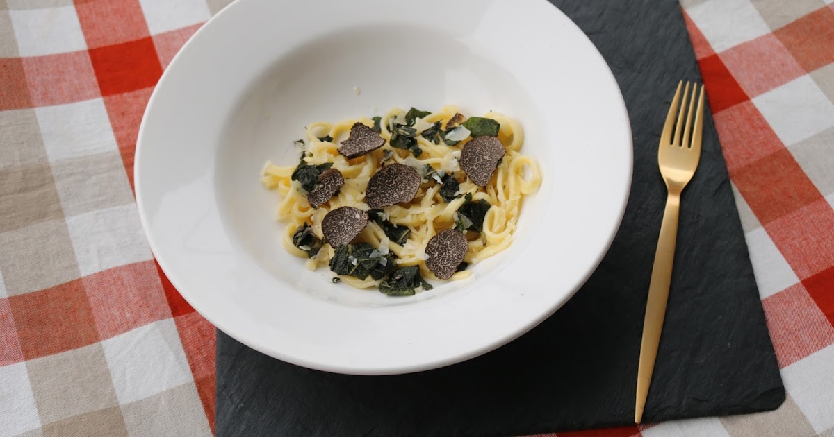 Pasta mit Salbeibutter und Trüffel