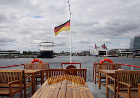 Ahoi, Freya! Unsere Brunchfahrt auf der Kieler Förde. Bei der Rundfahrt kann man die Fähren nach Skandinavien sehen.