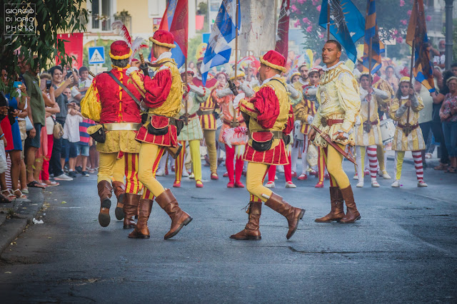 Corteo storico di Sant' Alessandro 2019, Sfilata di Sant' Alessandro 2019, Isola d'Ischia, Foto Ischia, Antiche tradizioni dell' Isola d' Ischia, Ritratto, Castello Aragonese Ischia, Sbandieratori, Mamuthones, 