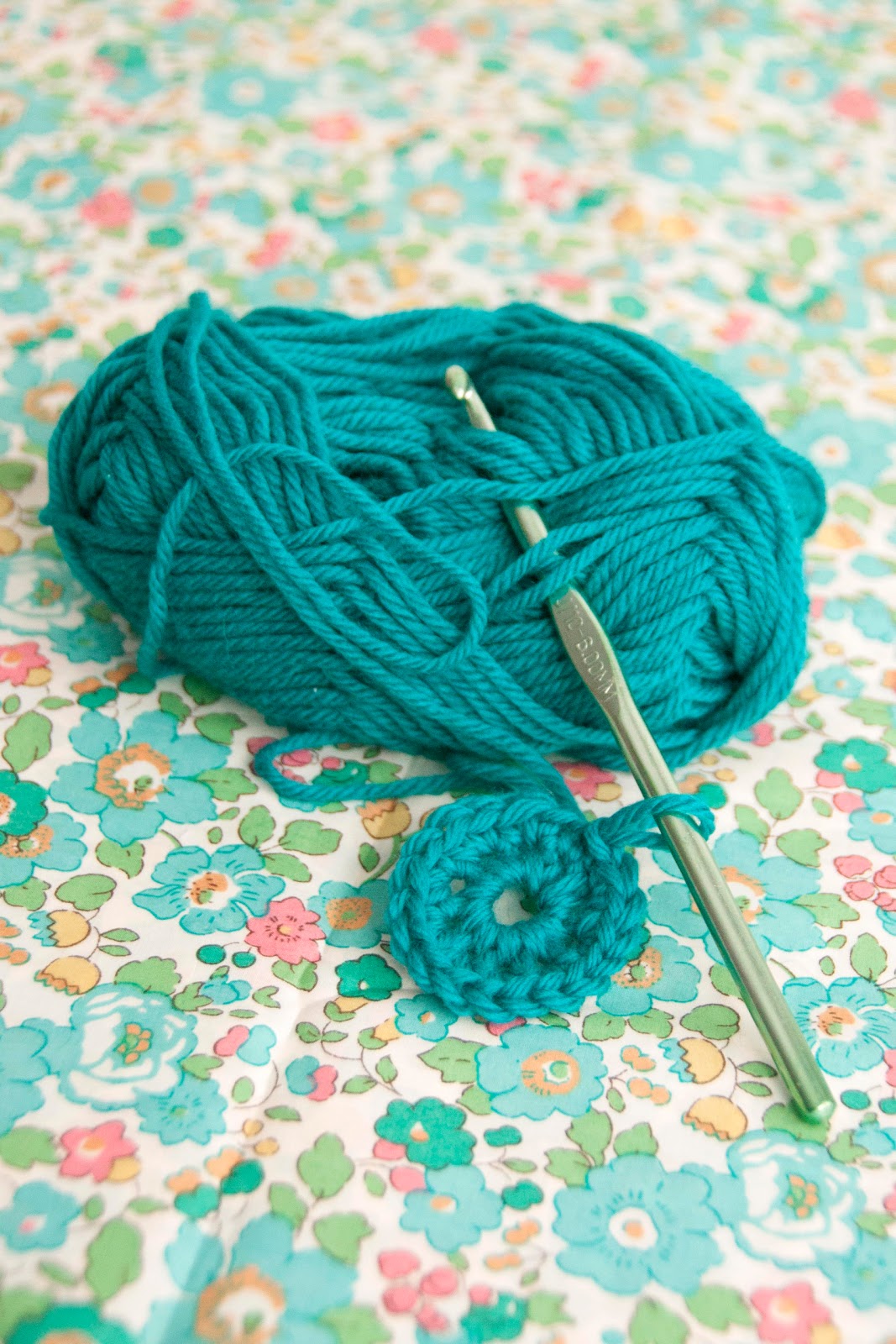 Aesthetic Nest: How to Crochet 10: Working in the Round