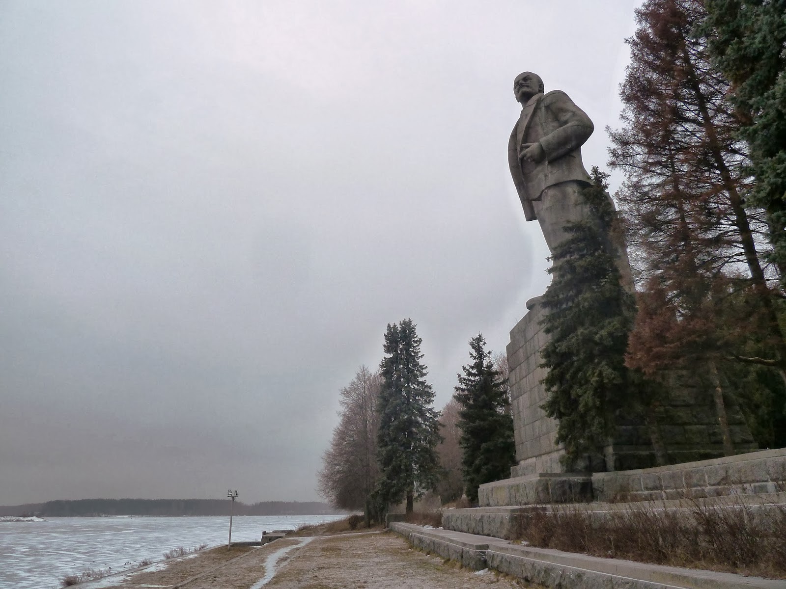 Статуя сталина на волго доне