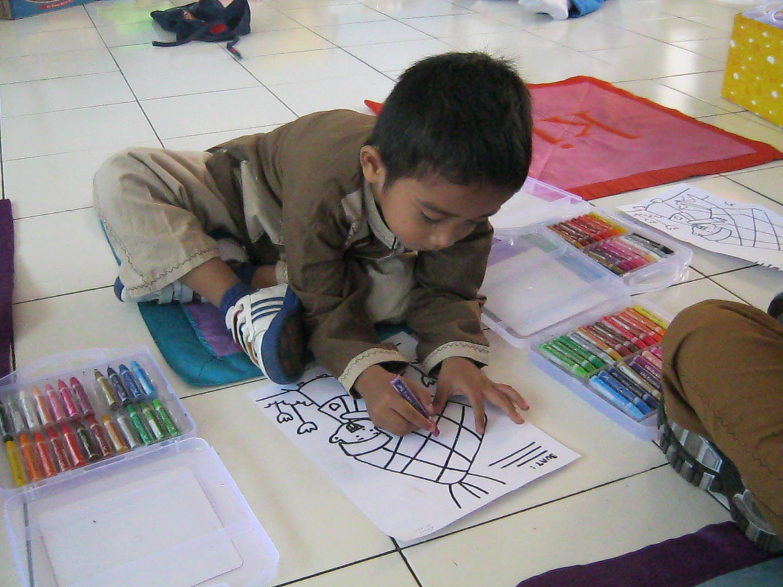 MENGGAMBAR UNTUK ANAK USIA 3-4 TAHUN