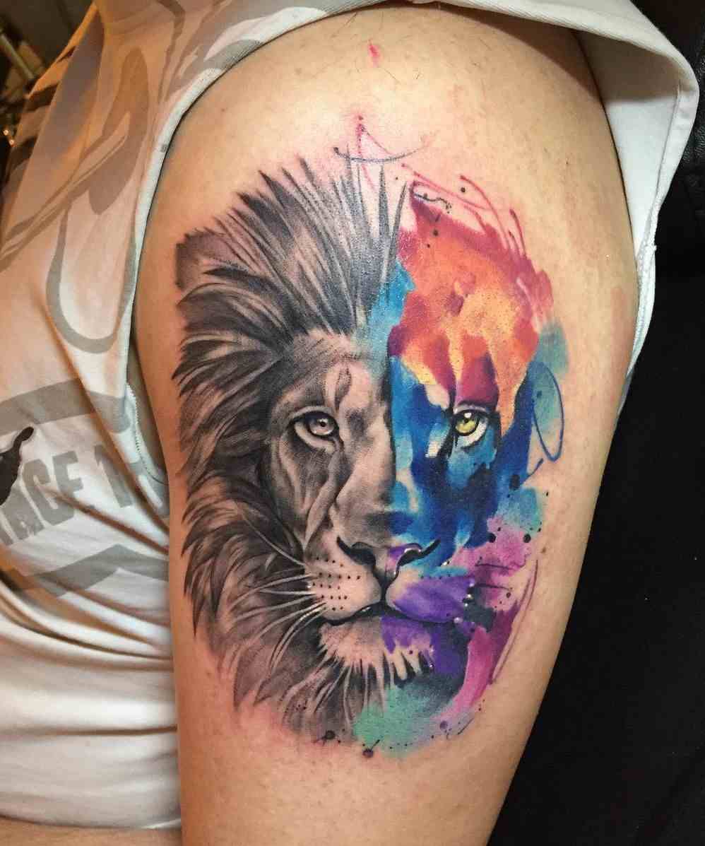 Imagen de león para mujer en el brazo