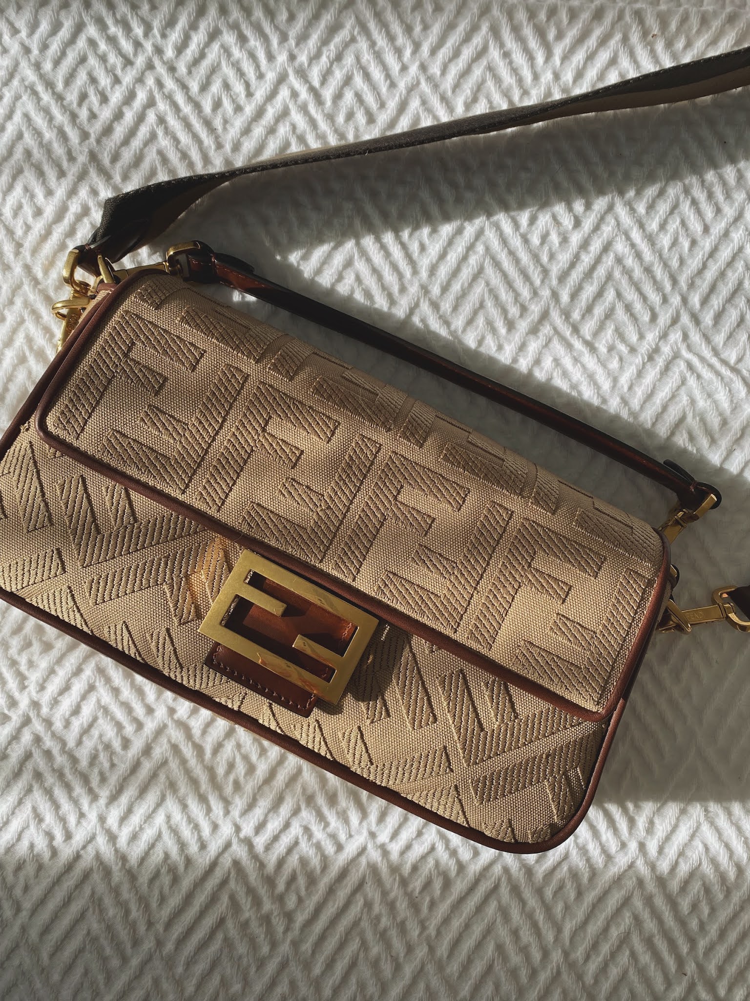 Baguette Phone Pouch, Brown - Fendi