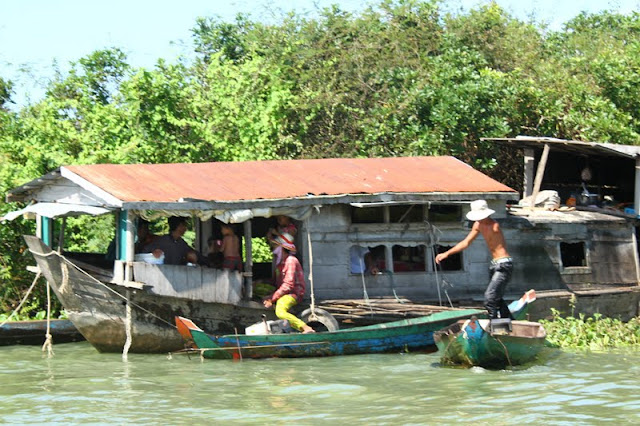 Visitar CHONG KNEAS, uma aldeia flutuante no lago Tomle Sap | Cambodja