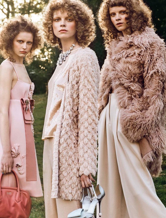 Glamour Italia August 2015, Emily Butcher、Gwen Loos、Donna Loos Prada 2015 AW Little Pink Embellished Jersey Gazarre Empire-Waist Dress Editorials