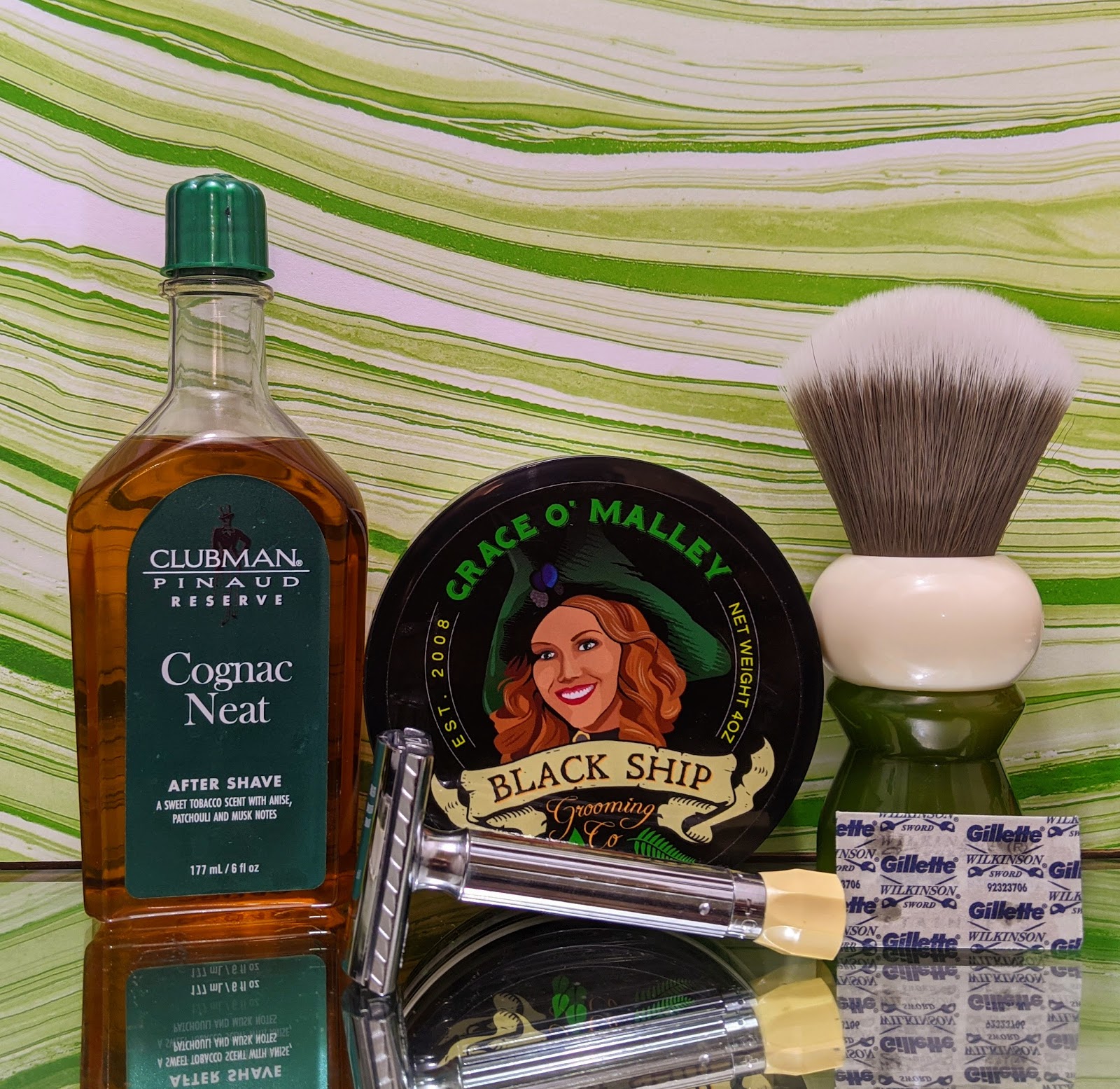 After shaving. Art shaving after shave balm. лосьон после бритья лаванда. After shaving. мужчина после бритья.