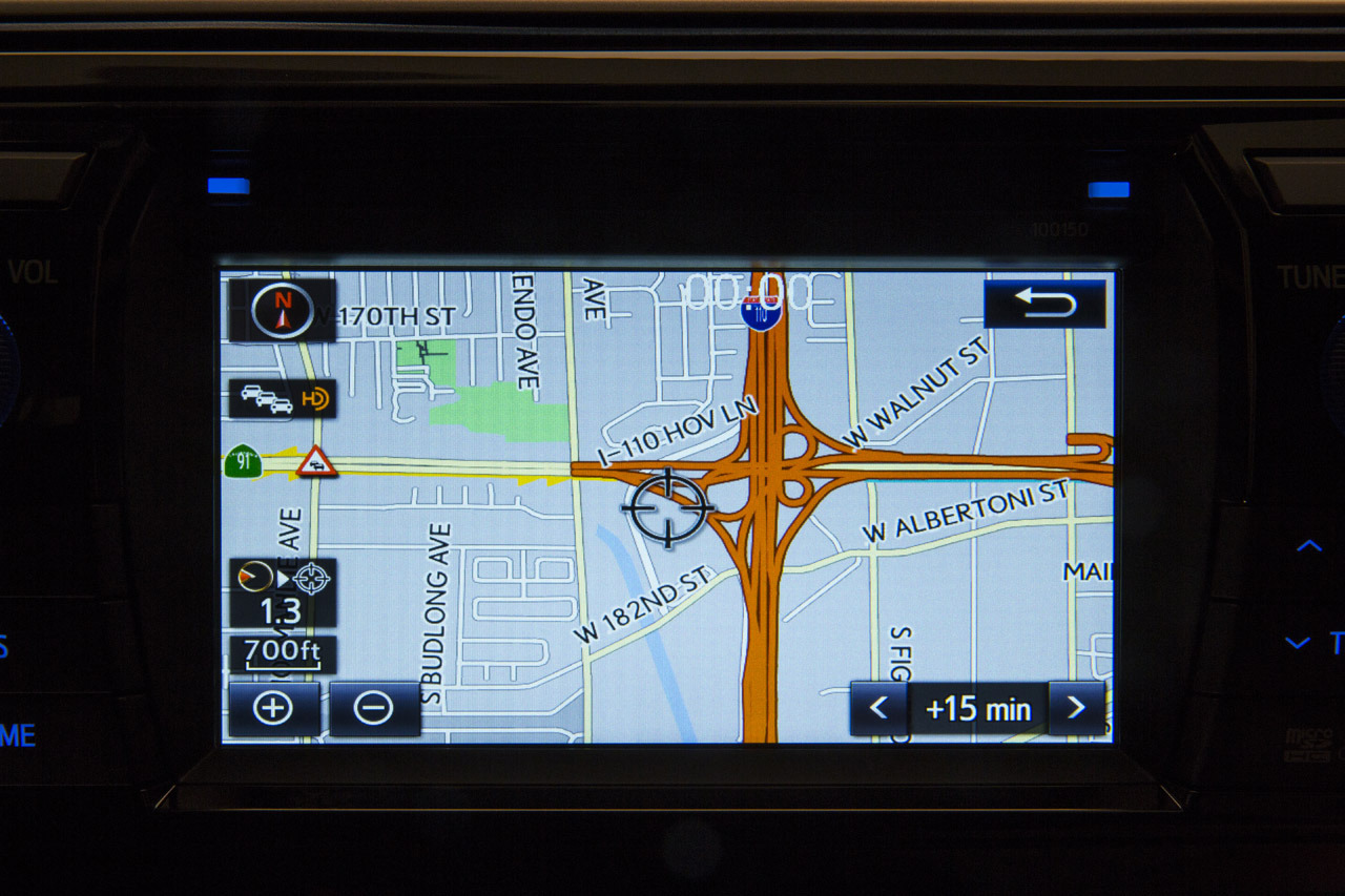 © Automotiveblogz: 2014 Toyota Corolla Photos