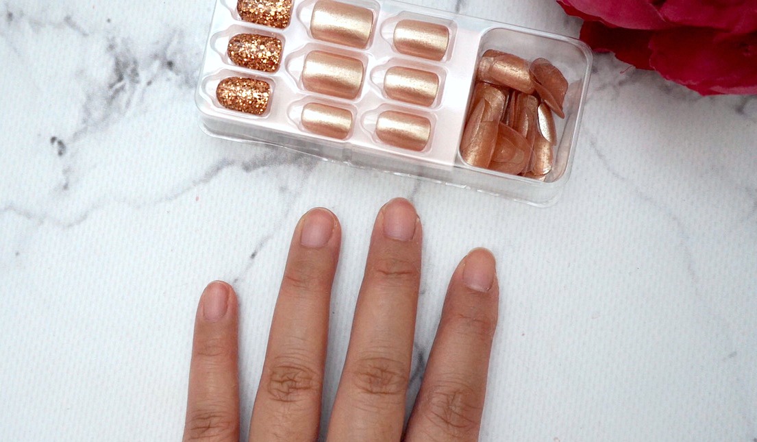 Tutorial How to apply fake nails at home with KISS* miranda loves