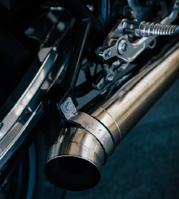 Yamaha SR400 độ Cafe Racer kiểu thập niên 70 Yamaha SR400 độ Cafe Racer kiểu thập niên 70