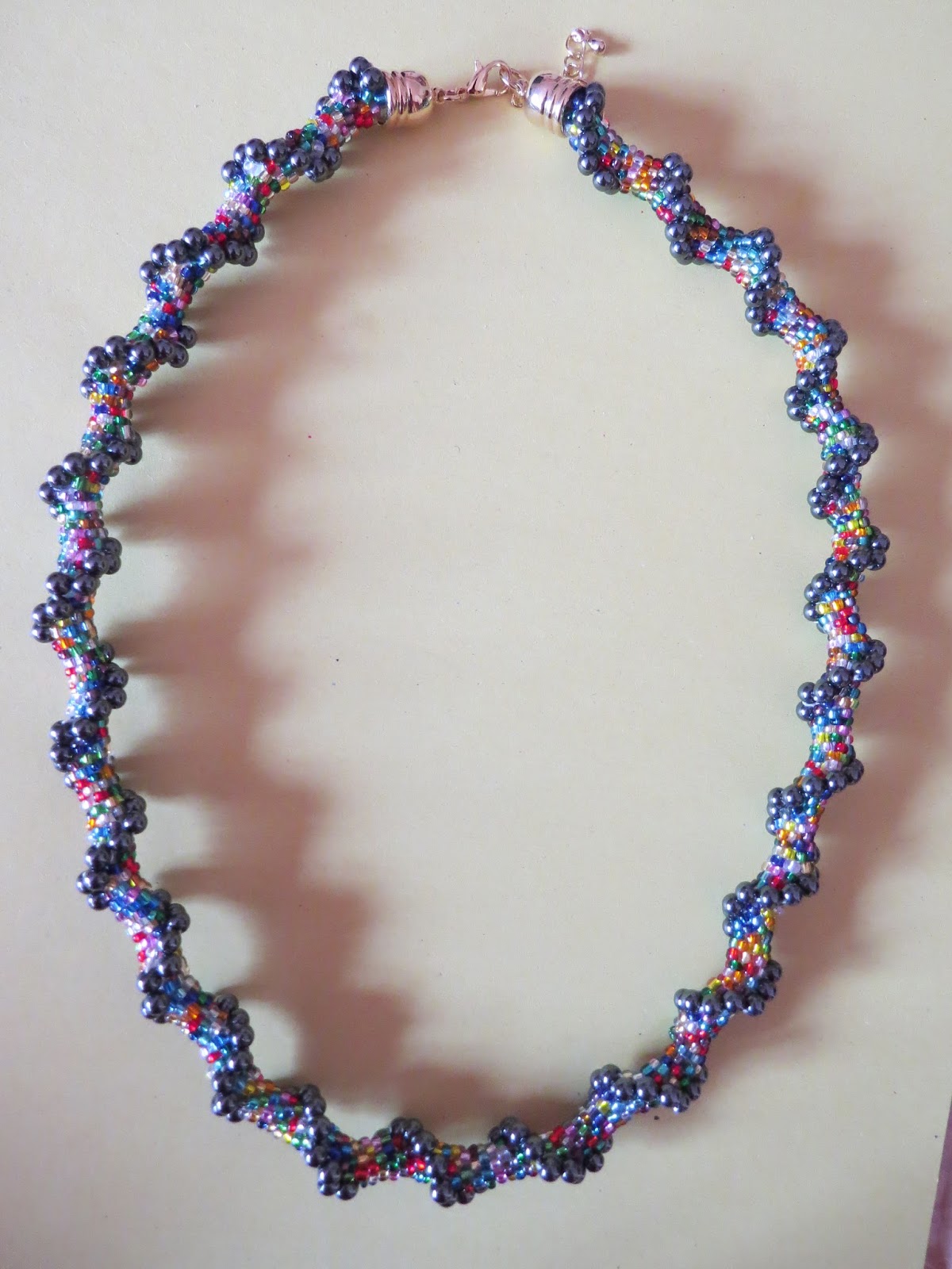 LillysKleineHandarbeitswelt: Perlenkette gehäkelt - mit Anleitung