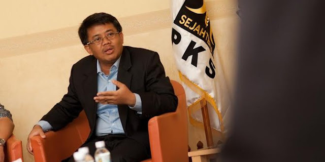 Presiden%2BPKS%2BLewat%2BSidang%2BMK%252C%2BRakyat%2BJadi%2BTahu%2BAda%2BRekayasa%2BTuduhan%2BRadikal%2B-%2Bpejuang.net Presiden%2BPKS%2BLewat%2BSidang%2BMK%252C%2BRakyat%2BJadi%2BTahu%2BAda%2BRekayasa%2BTuduhan%2BRadikal%2B-%2Bpejuang.net