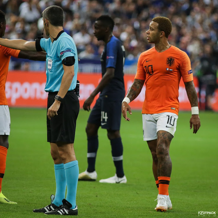 Is This Even Allowed Memphis Depay Wears Extremely Low Socks Footy Headlines