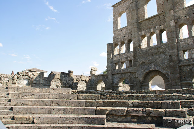 Parte delle gradinate del teatro