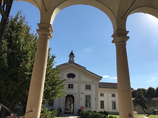 ミラノ　ロトンダ・ディッラ・ベッサーナ内のセントミカエル教会
