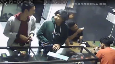 Aksi Pencurian di Bone Terekam CCTV, Pelaku Sikat Liquid di Toko Vapor