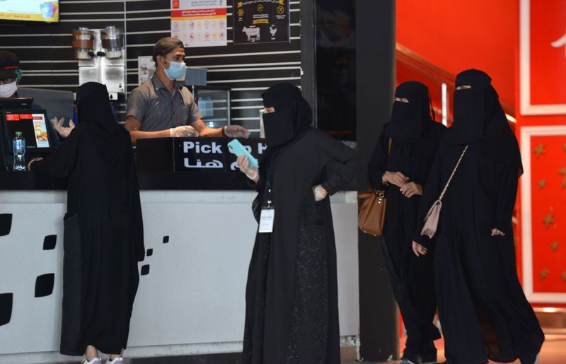 بالصور .. الحياة في السعودية بعد تخفيف قيود الحجر الصحي بسبب فيروس كورونا