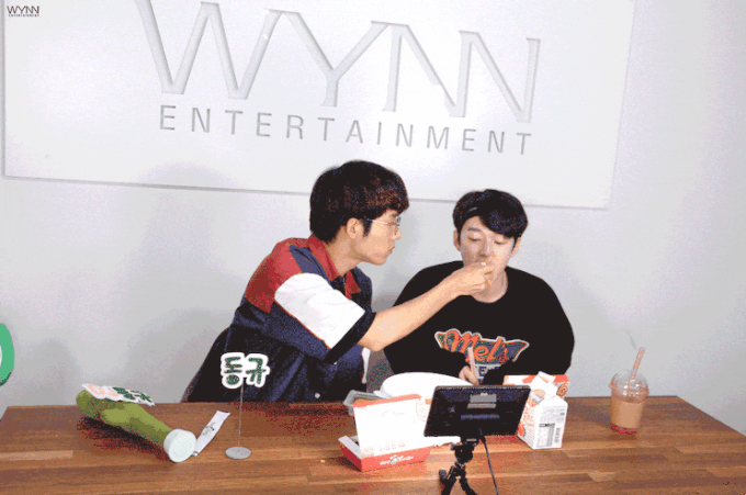 어느 남돌 맏형의 별명이 나무인 이유 | 인스티즈