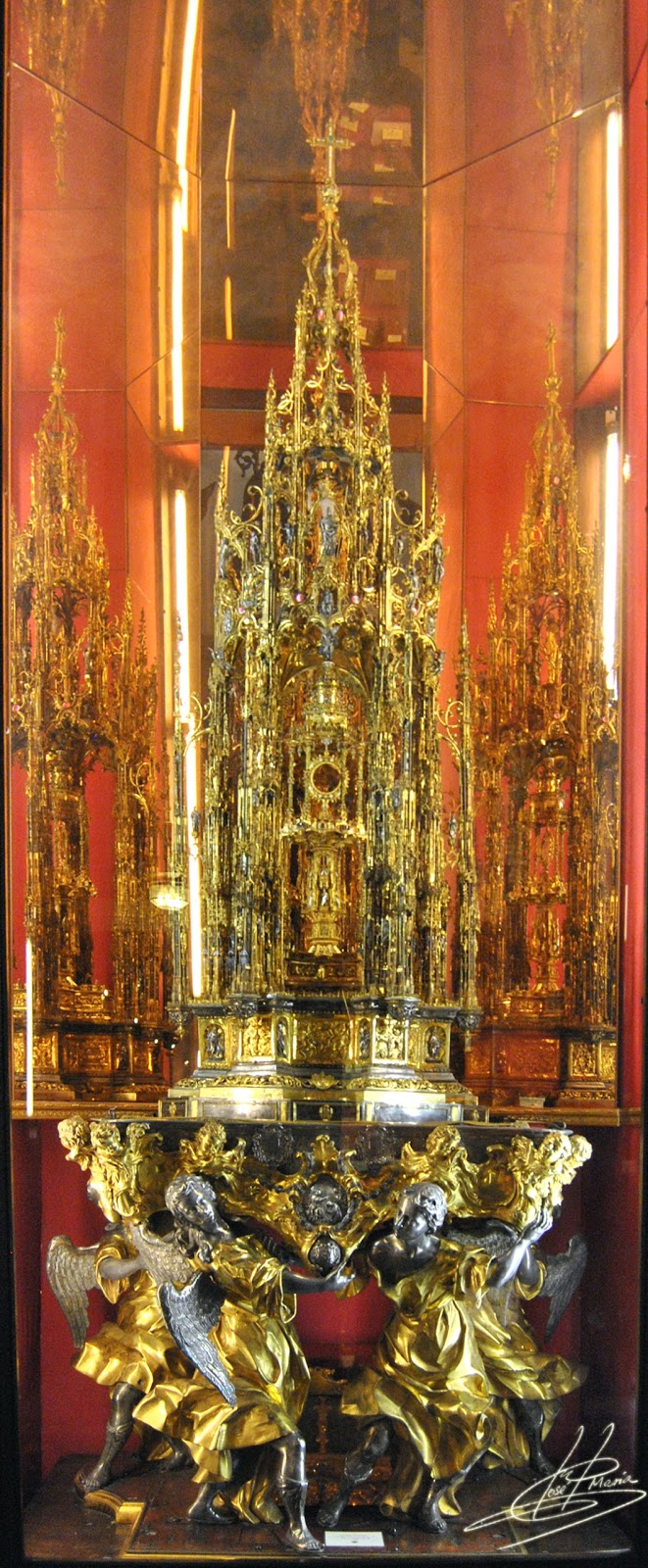 PÍA La Mesa del Rey Salomón sale en procesión por las calles de Toledo