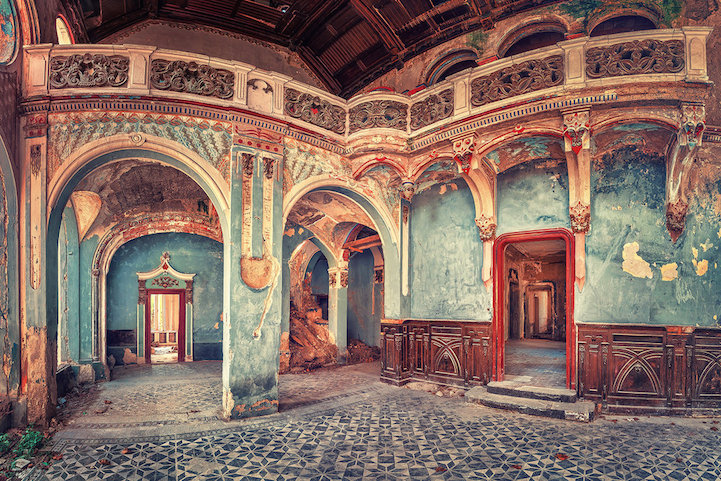 Matthias Haker abandoned buildings photographs look like paintings