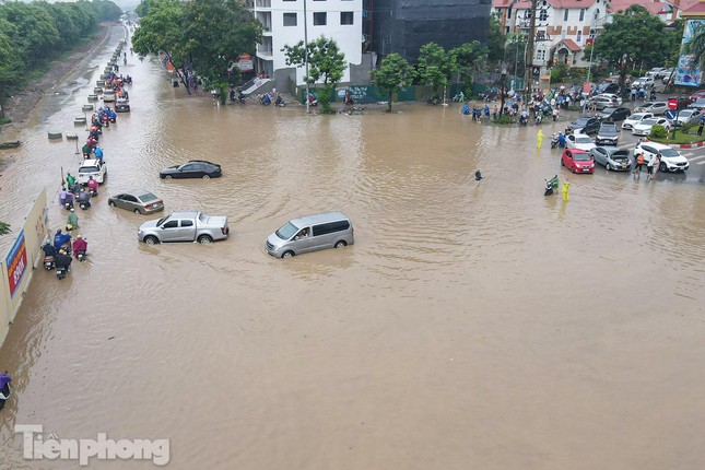 Lái ô tô mùa mưa cần chú ý những điều này