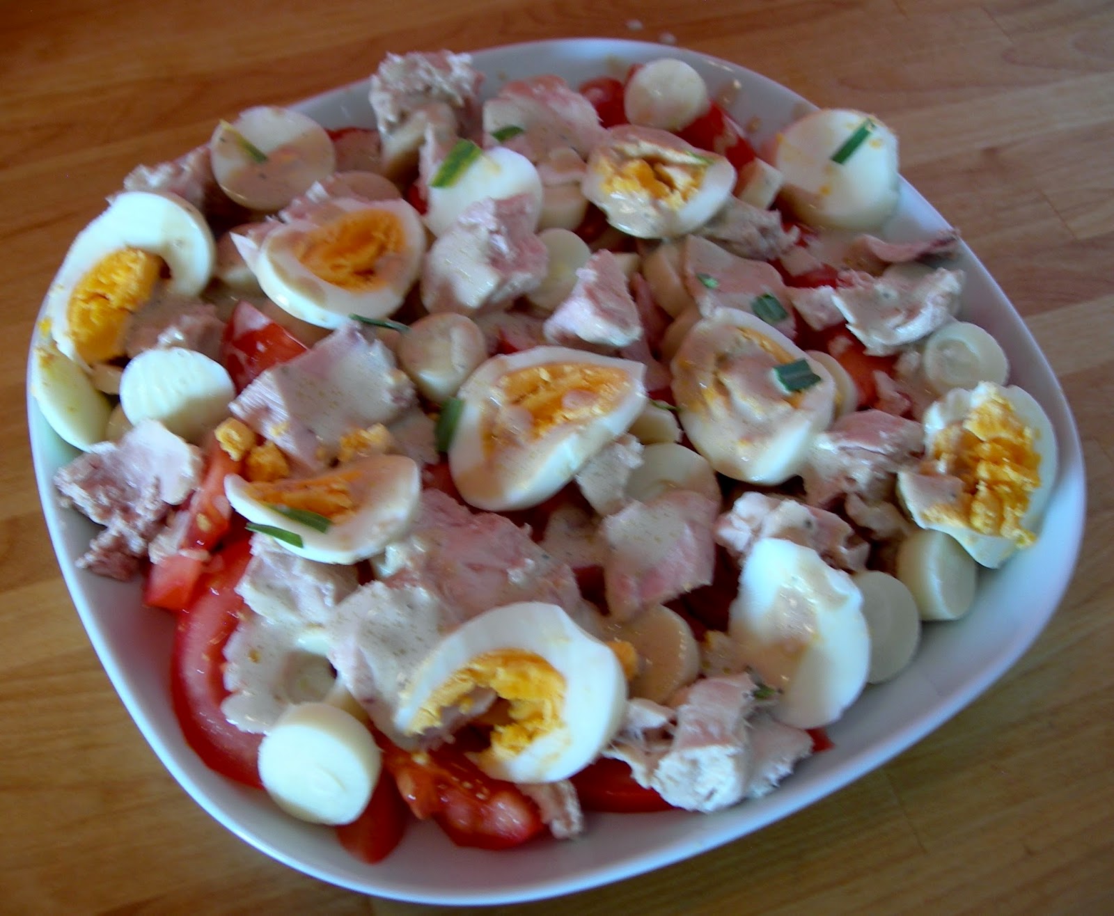 Mmjamm!: Tomatensalat mit Palmherzen,Thunfisch und Ei