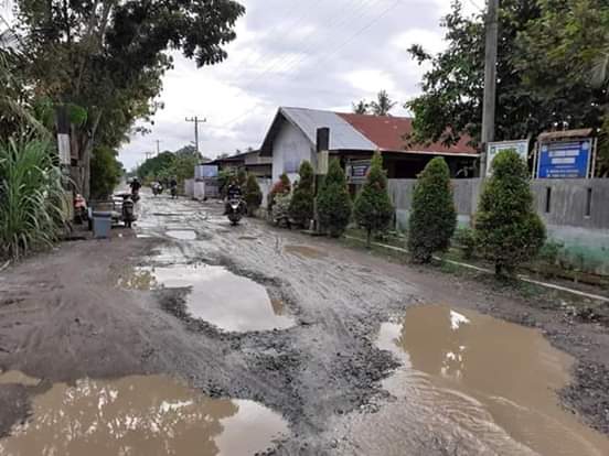 Mirip Kubangan Kerbau, Jalan Desa Banyumas Stabat Rusak ...