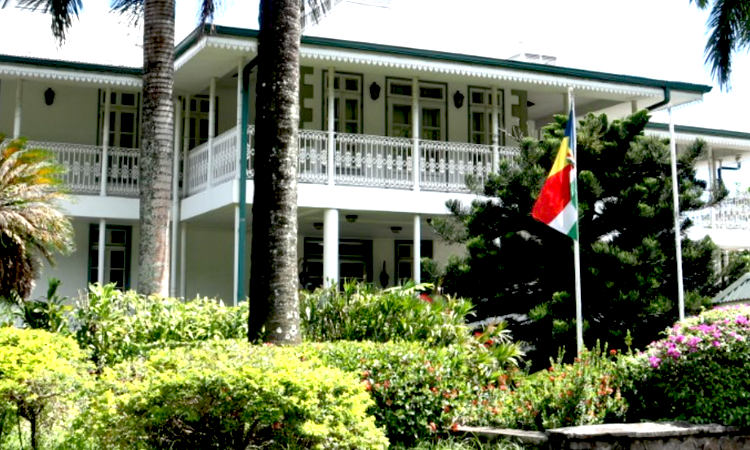 Les Seychelles et le Vatican ont établi les relations diplomatiques le 27 juillet 1984