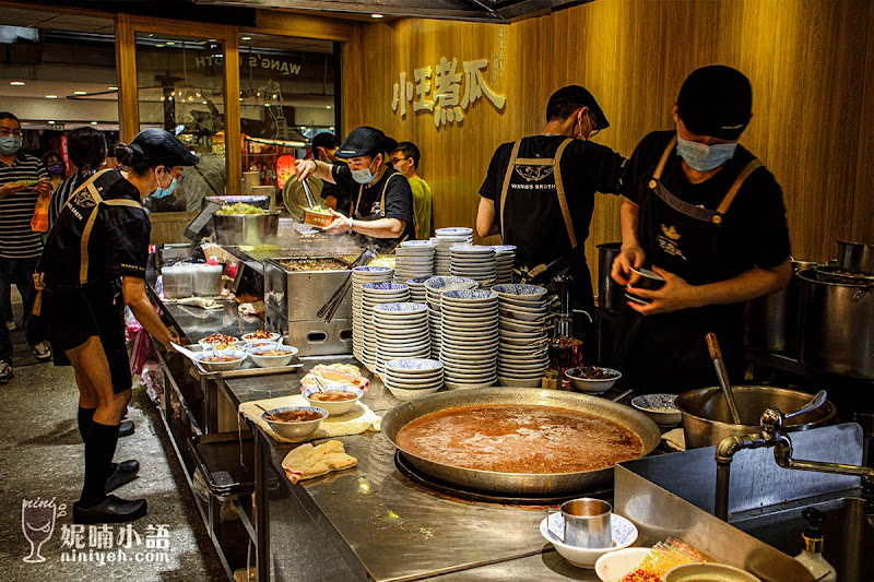 【華西街夜市美食】小王煮瓜。必比登!網評盛讚『黑金滷肉飯』 【華西街夜市美食】小王煮瓜。必比登!網評盛讚『黑金滷肉飯』