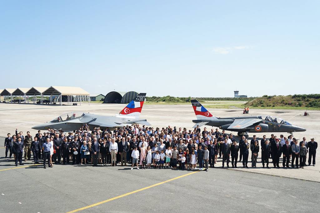 SINGAPORE AND FRANCE UNVEIL CELEBRATIVE JETS TO MARK 20 YEARS OF