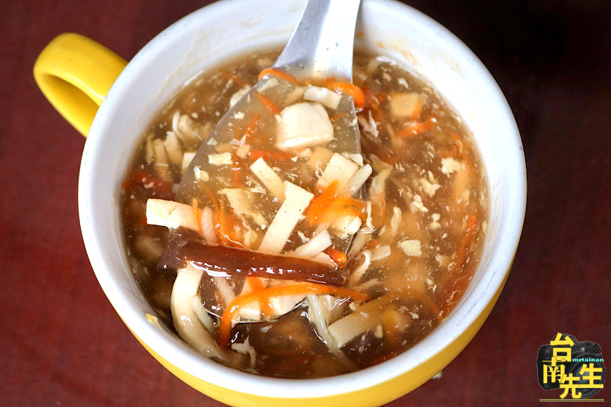 台南湯包生煎包/鎖住湯汁一咬就爆漿/皮薄Q彈餡料鮮美/獨家配方自製餡料/用料實在CP值高/連外國人都愛吃/忠實顧客連續吃一週都吃不膩