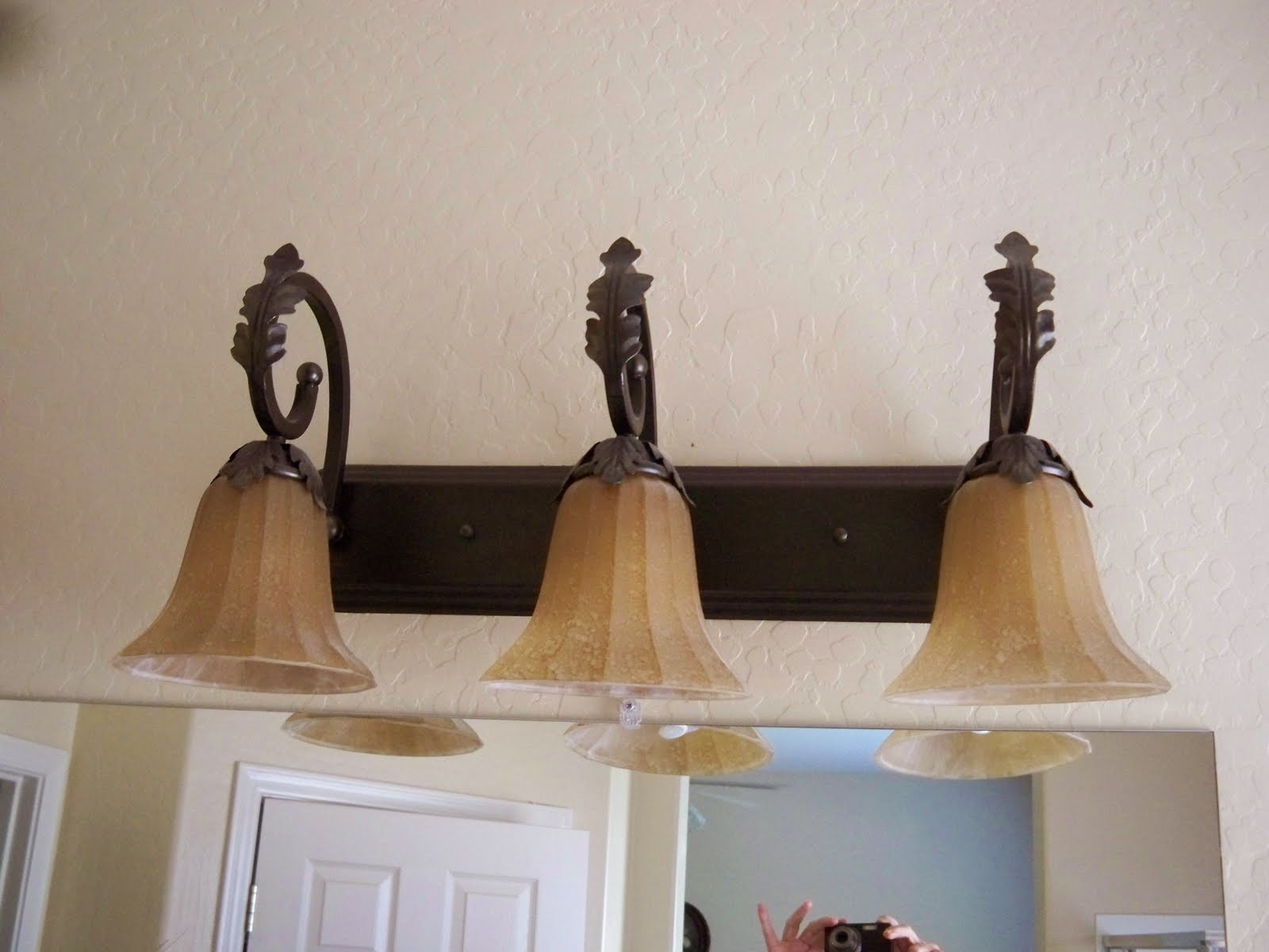 A Stroll Thru Life Inexpensive Ways To Update Any Home A Little Oil Rubbed Bronze Spray Paint And I Have Some Great Looking Fixtures