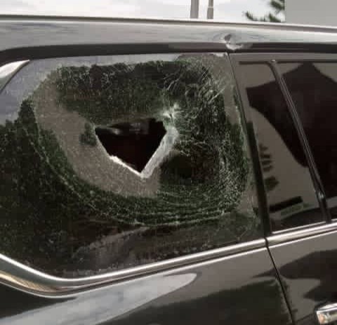 Two killed as Osun governor's convoy is attacked during #EndSARS protest in Osogbo (VIDEO)